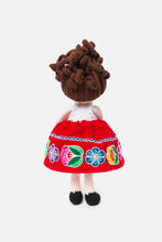 Cargar imagen en el visor de la galería, Muñeca Polleroncita roja con tocado de flores
